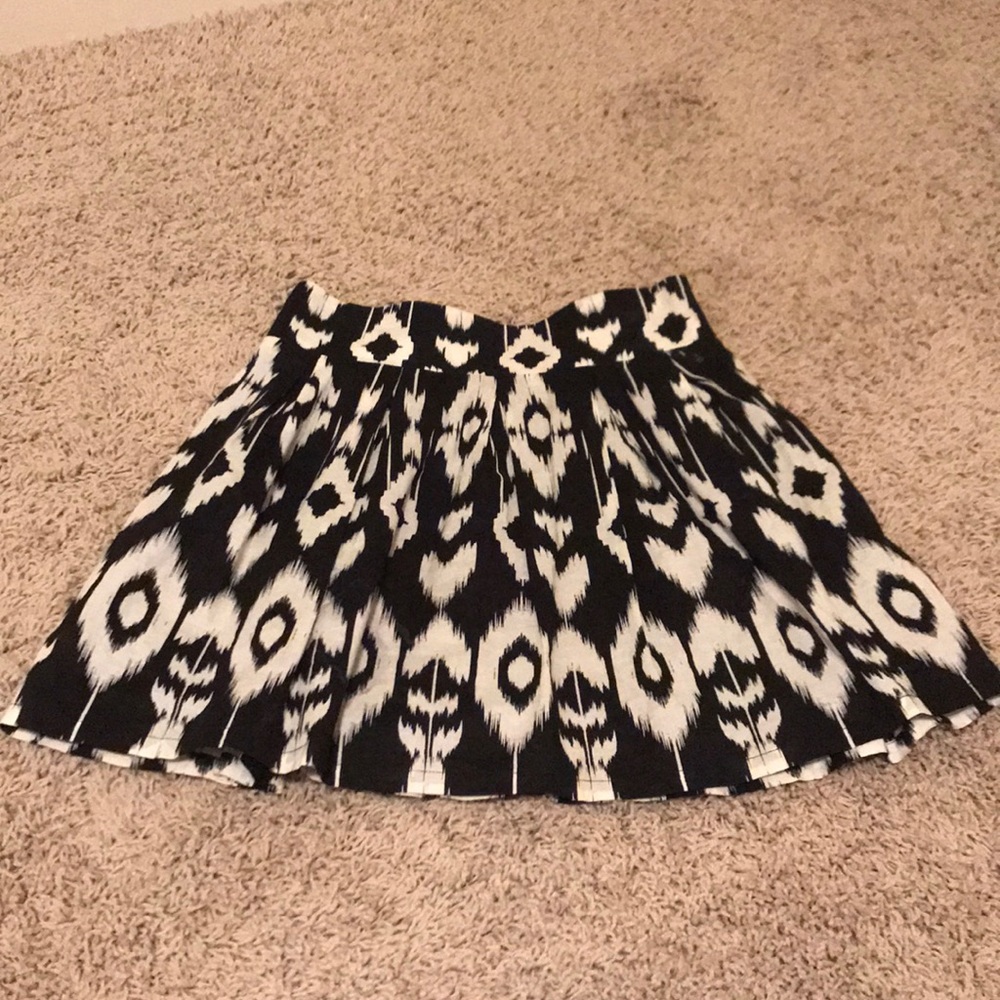 Black + white ‘xxi’ skirt